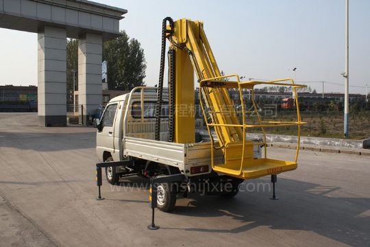點(diǎn)擊查看詳細(xì)信息<br>標(biāo)題：小型電動高空作業(yè)車 閱讀次數(shù)：2712