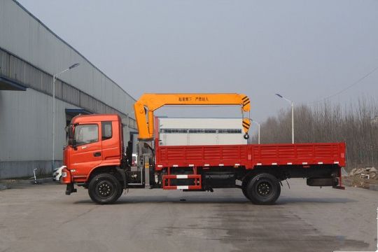 點擊查看詳細(xì)信息<br>標(biāo)題：6.3噸東風(fēng)180馬力隨車吊 閱讀次數(shù)：1375